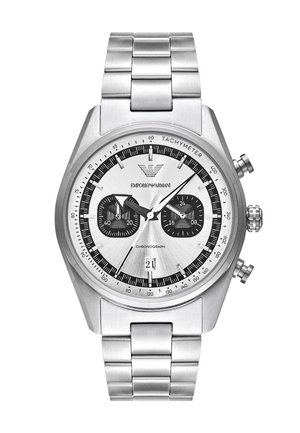 Montre chronographe en acier inoxydable avec un cadran argenté, deux sous-cadrans noirs, tachymètre et bracelet à maillons texturé. Affichage de la date à 6 heures.