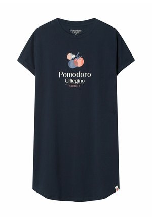 Granatowa sukienka z krótkim rękawem z grafiką trzech pomidorów i białym napisem "Pomodoro Ciliegino Sicilia" na przodzie.