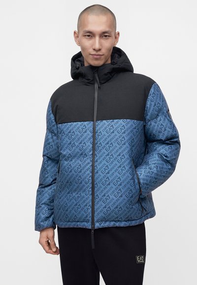 EA7 Emporio Armani MOUNTAIN HOODED JACKET LOGO REPEAT - Winter 