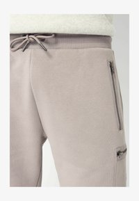 Sélectionné, light grey