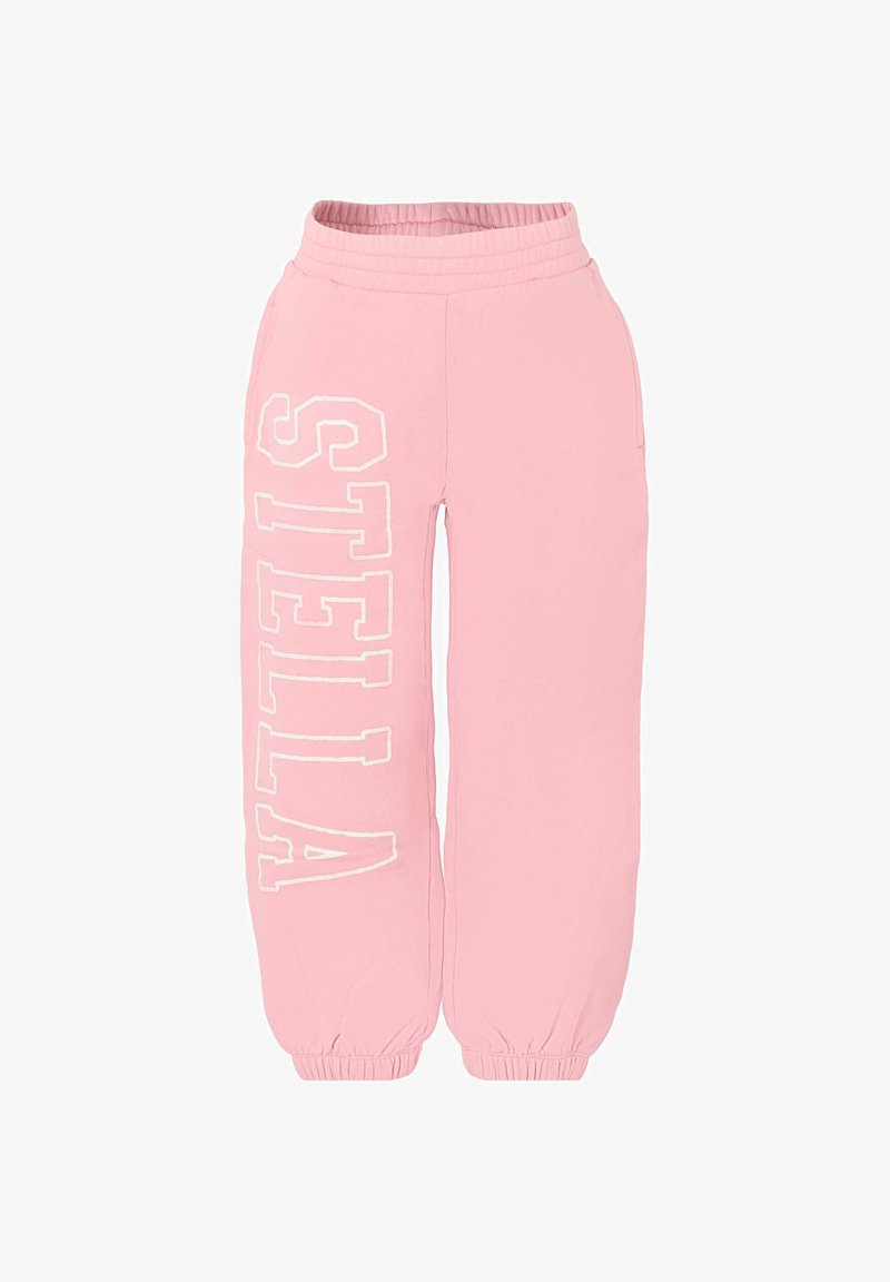 Pantalon de survêtement rose avec une taille élastique et des poignets. "STELLA" imprimé en blanc sur la jambe gauche. Texture de tissu douce et lisse.