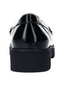 Zwarte lakleren loafers met een gladde, glanzende textuur, ronde neus en stevige zwarte rubberen zool. Minimalistisch ontwerp zonder extra accenten.