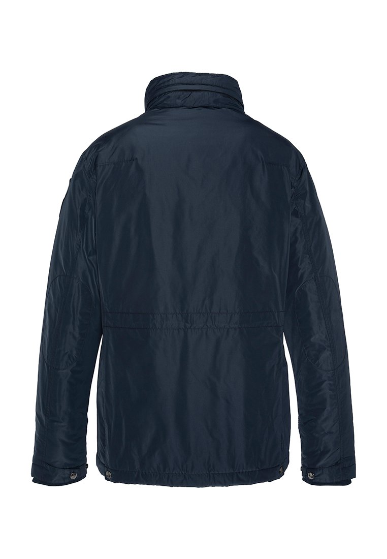 Giubbotto imbottito blu navy con colletto alto, maniche lunghe e vita elasticizzata. Texture liscia con dettagli in bottoni a pressione.