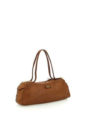 Borsa in pelle marrone con doppia tracolla e dettagli di cucitura visibili su sfondo bianco.