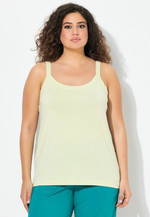 Zitronengelbe ärmellose Tanktop mit rundem Ausschnitt und breiten Trägern, aus weichem Stoff, kombiniert mit türkisfarbenen Shorts.