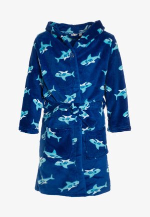 Blå fleece badekåpe med haimønster, lange ermer, hette, belte og to frontlommer. Myk tekstur og leken maritim design.