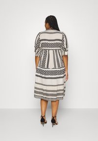 Vero Moda Curve VMDICTHE 3/4 CALF DRESS - Dnevna haljina - birch/ibiza black