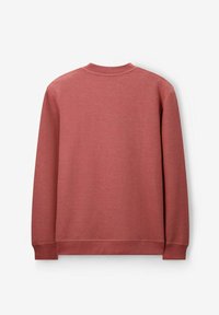 Rode katoenen sweatshirt met lange mouwen, ribgebreide manchetten en zoom, ronde hals en een gladde, textuurafwerking. Geen zichtbare branding.