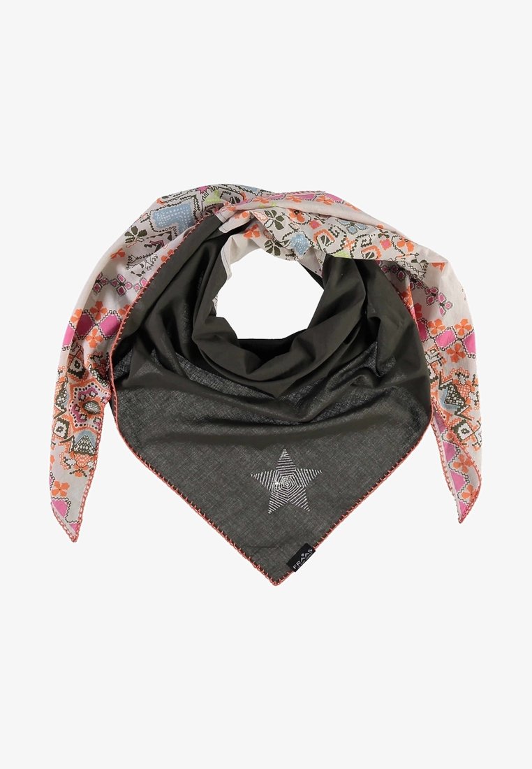 Écharpe en coton de forme triangulaire ; corps principal gris foncé avec une étoile cousue, bordée d'un bord coloré à motifs floraux.