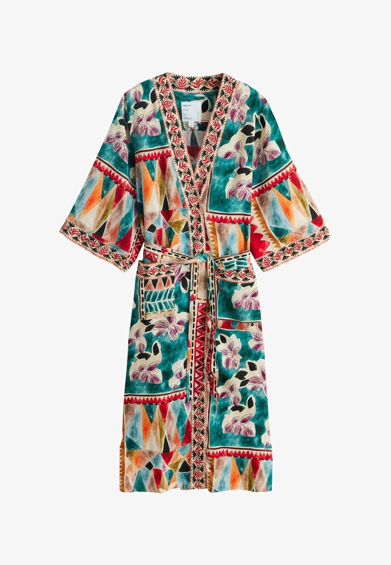Farebný kimono-štýlový župan s širokými rukávmi, kvetinovými a geometrickými vzormi a zodpovedajúcim opaskom na zaväzovanie v páse.