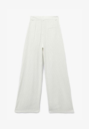Hvide stribede bukser med vidde og høj talje, med en baglomme og et glat, struktureret stof.