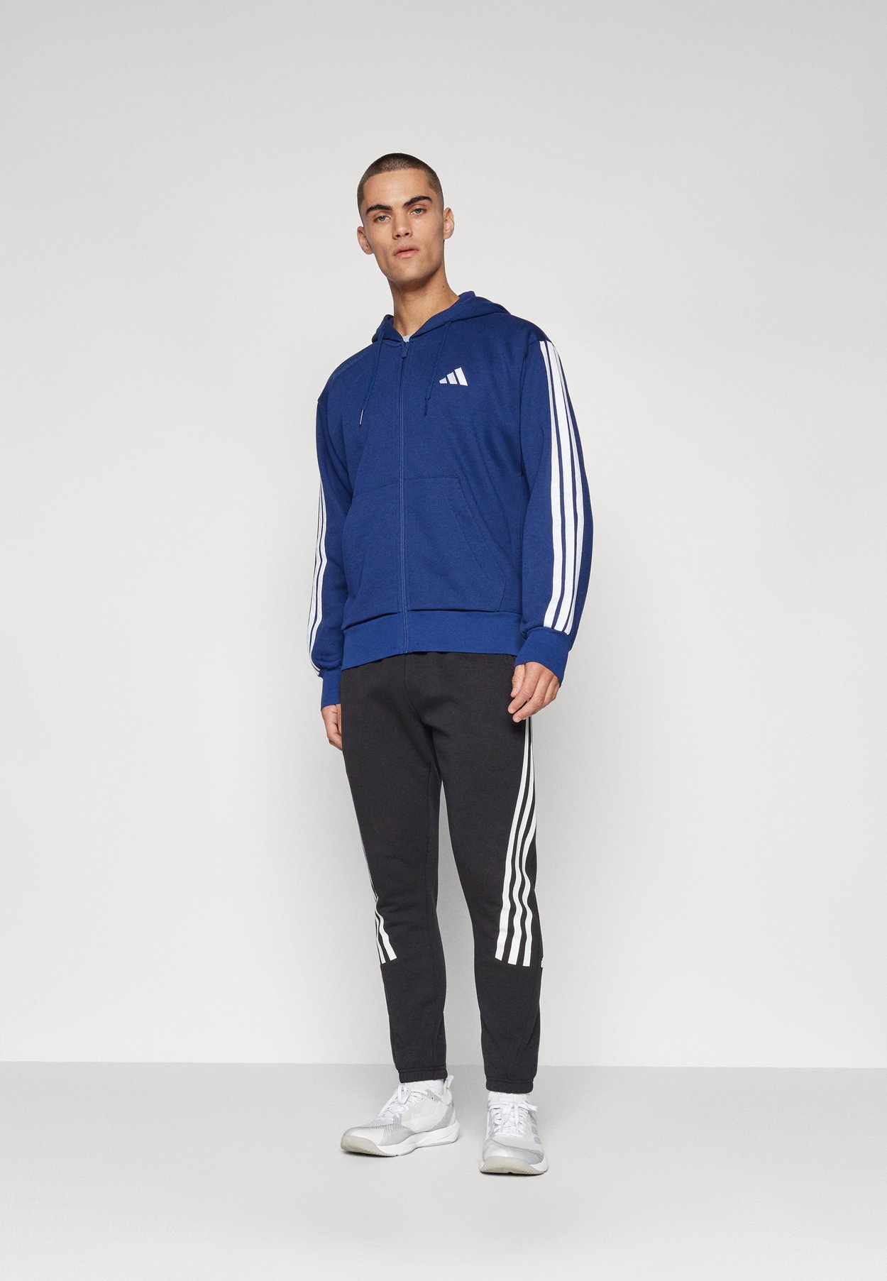 ESSENTIALS THREE STRIPES FLEECE
