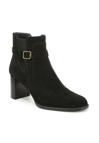 Stivaletto in suede nero con tacco a blocco. Presenta una cinghia laterale con fibbia e una texture liscia. Design altezza caviglia con punta arrotondata.
