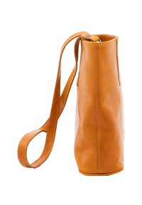 Lederhandtasche in einem lebhaften Orangeton, mit einer strukturierten Form, glatter Textur und einem langen Schultergurt. Der obere Teil verfügt über einen gerafften Verschluss.