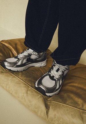 Bershka, MULTI-PIECE - TRAINERS - Trainers - mottled light brown