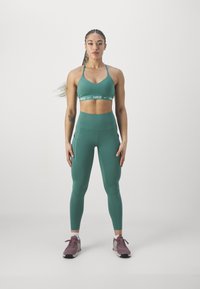 Nike Performance UNIVERSA - Tajice - bicoastal