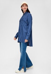 s.Oliver LONG- AUS REINER - Chemisier - dunkelblau