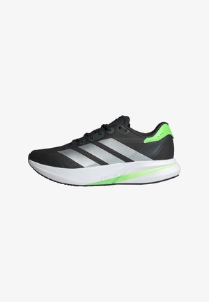 Schwarzer Laufschuh mit silbernen Akzenten und einer grünen Ferse. Verfügt über ein atmungsaktives Mesh-Obermaterial und eine gepolsterte Sohle. Leichtes Design für optimale Leistung.