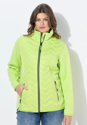 Veste isolée vert lime avec un col haut, texture matelassée, fermeture éclair noire et poches, fabriquée à partir d'un matériau léger et flexible.