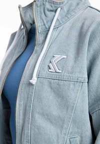 Karl Kani KKK OG FLOWER - Denim jacket - bleached blue