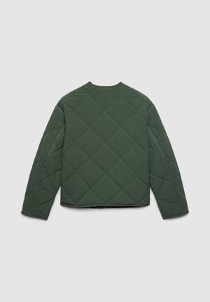 Grüne gesteppte Jacke mit rundem Ausschnitt, einem Rautenmuster, langen Ärmeln und kurzem Schnitt. Glatte Textur ohne sichtbare Verschlüsse.