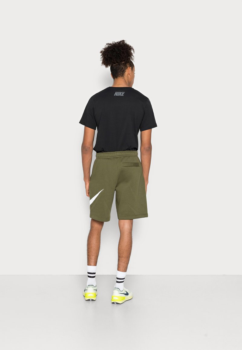 Herren Chino Shorts | Nike Sportswear CLUB Shorts rough green/rough green/oliv - AY32334 Herren Chino Shorts | Nike Sportswear CLUB Shorts rough green/rough green/oliv - AY32334