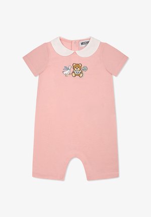 Różowy bawełniany kombinezon z krótkimi rękawami i białym kołnierzykiem w stylu Peter Pan. Na przodzie grafika przedstawiająca misia z zabawką i ptakiem. Zapięcie na zatrzaski na dole.