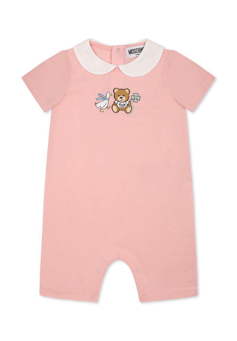 Różowy bawełniany kombinezon z krótkimi rękawami i białym kołnierzykiem w stylu Peter Pan. Na przodzie grafika przedstawiająca misia z zabawką i ptakiem. Zapięcie na zatrzaski na dole.
