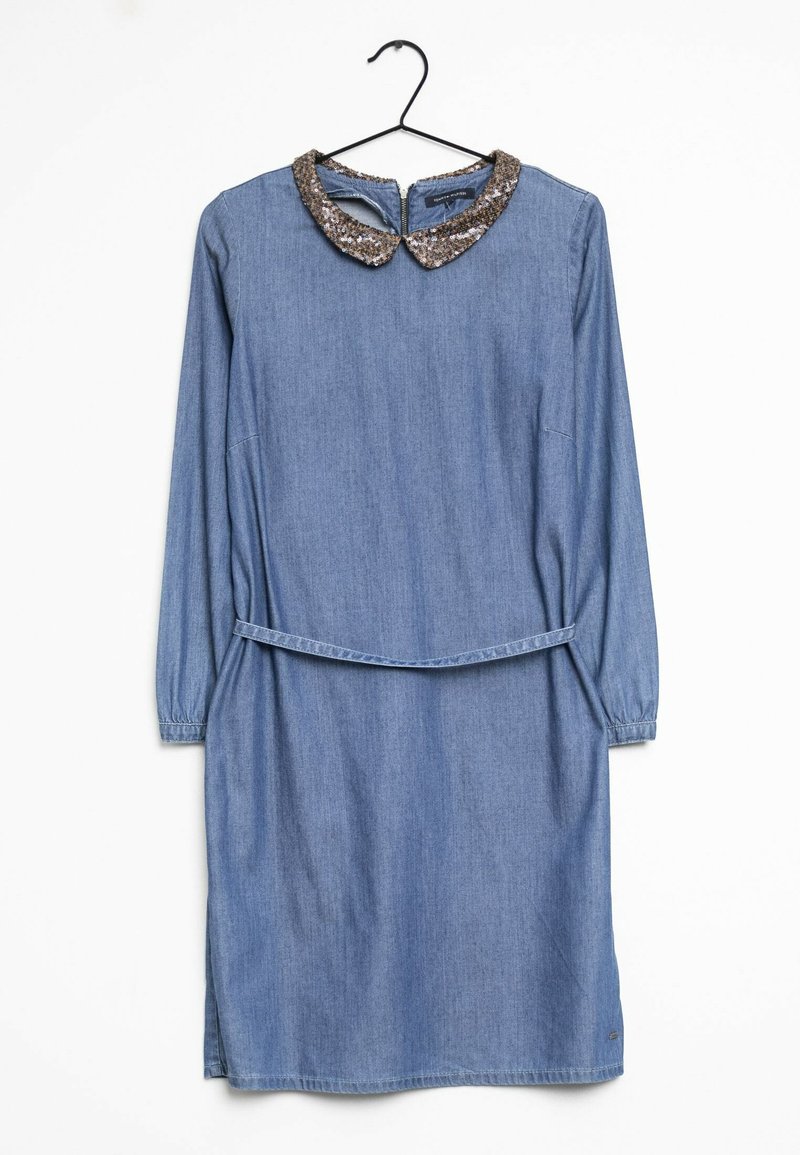 Denimklänning med lång ärm, prydd med en paljettbesatt Peter Pan-krage, samlade manschetter, detalj i midjesömmarna och en dragkedja bak, hängande på en svart galge.