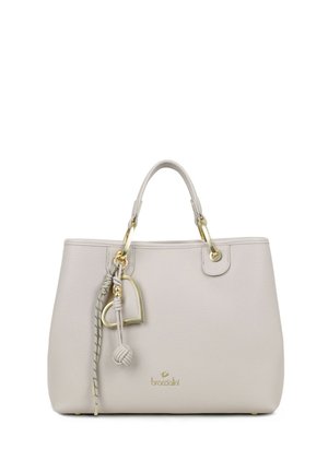 Borsa a mano in pelle beige con doppi manici, ciondolo dorato a forma di cuore e dettaglio con nappina, con marchio "braccialini" in lettere dorate.