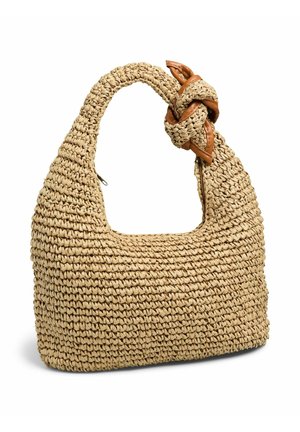 Bolso tejido beige con detalle de asa anudada y ribete de cuero marrón, con un diseño de crochet texturizado y cierre de cremallera.