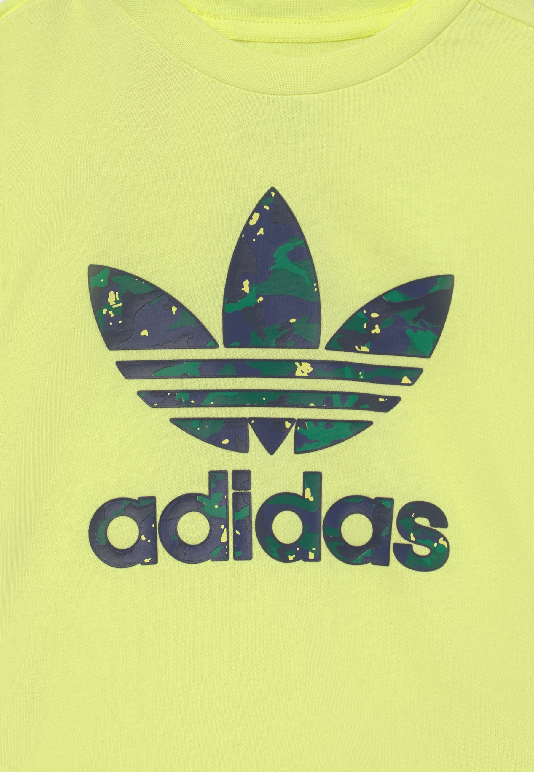 Camiseta Adidas Vintage – REUSADO