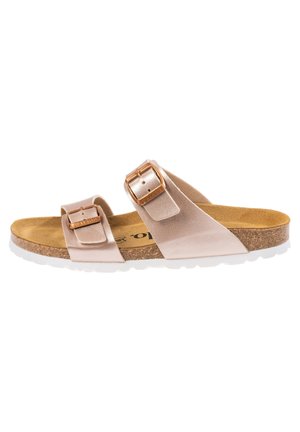 Sandal med åben tå med to justerbare metalisk roseguld remme og korksål, med formet fodseng og hvid ydersål.