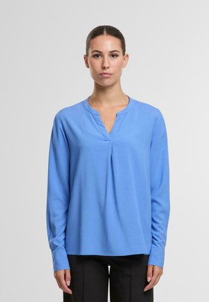 Blaue Bluse mit langen Ärmeln und V-Ausschnitt, aus glattem Stoff gefertigt. Verfügt über Falten an der Vorderseite, taillierte Passform und leicht abgerundeten Saum.