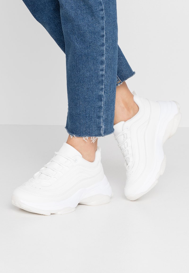 Koi Footwear VEGAN LIZZIES Matalavartiset tennarit white/valkoinen