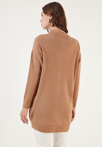 LELA Cardigan - camel