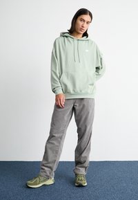 New Balance M1906 UNISEX - Sportcipő - green