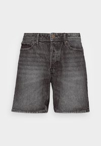 Pantalones cortos de mezclilla negra con un lavado desgastado, que cuentan con cinco bolsillos, un cierre de botón y un corte recto, con detalles de costura visibles.
