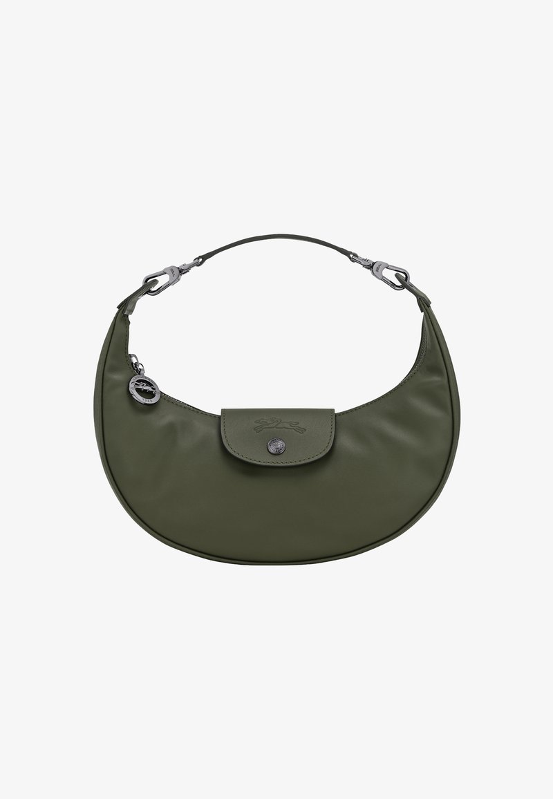 Olivgrüne Handtasche aus glattem Leder mit runder Form, einer vorderen Klappenverschluss und silberfarbenen Hardware-Details.