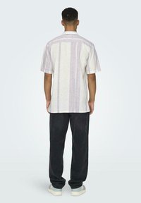 Only & Sons SCAIDEN STRIPERESORT NOOS - Hemd - lila