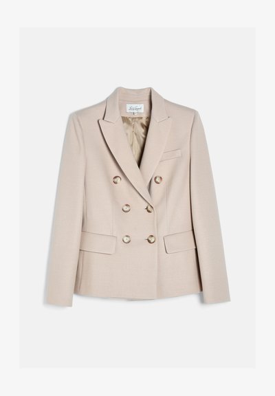 Blazer beige croisé à six boutons, revers crantés, deux poches à rabat et une poche poitrine, présenté sur fond blanc.