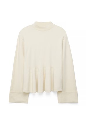 Kreemivärvi pikkade varrukatega pluus kõrge kaelusega, laiade mansettide ja laiutuva, voltidega vöökohaga, valgel taustal.