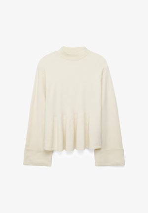 Kreemivärvi pikkade varrukatega pluus kõrge kaelusega, laiade mansettide ja laiutuva, voltidega vöökohaga, valgel taustal.