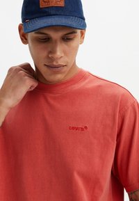 Levi's® RED TAB™ VINTAGE TEE - T-shirt basic - baked apple