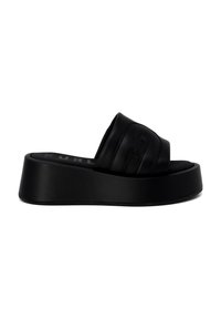 Sandal a piattaforma nera, con un superiore imbottito e dettagli cuciti, realizzata in materiale liscio, e una suola spessa di colore nero opaco.