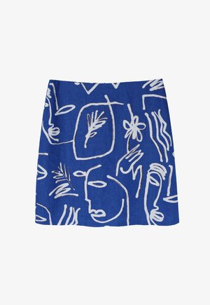 Mėlyna lininė mini sijonas su abstrakčiu baltu veidu ir gėlių raštais, su lygiu paviršiumi ir paprastu tiesiu siluetu.