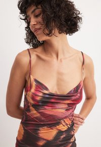 NA-KD Jerseyjurk - print