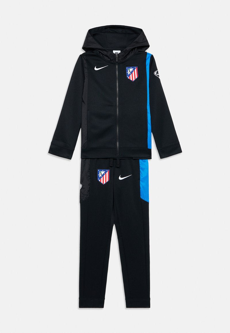 Chándal deportivo negro con detalles azules. Consta de una sudadera con cremallera y pantalones ajustados. Incluye el logo de Nike y el escudo del Atlético de Madrid.