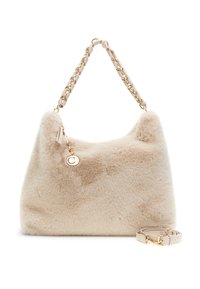 Beige nepleren handtas met gouden kettinghandvat, ronde gouden bedel en een afneembare bijpassende leren schouderriem ernaast.