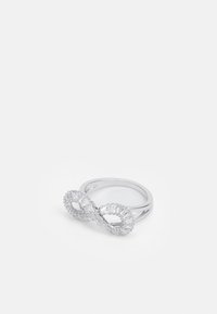 Ehering aus Sterling Silber mit einem Unendlichkeitssymbol, verziert mit klaren rechteckigen Zirkonia-Steinen entlang der Form.